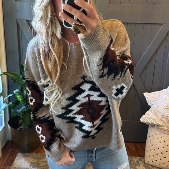New Western Yellowstone Tribal Aztec Printed Pullover Crew Neck Sweater - Picture 11 of 12